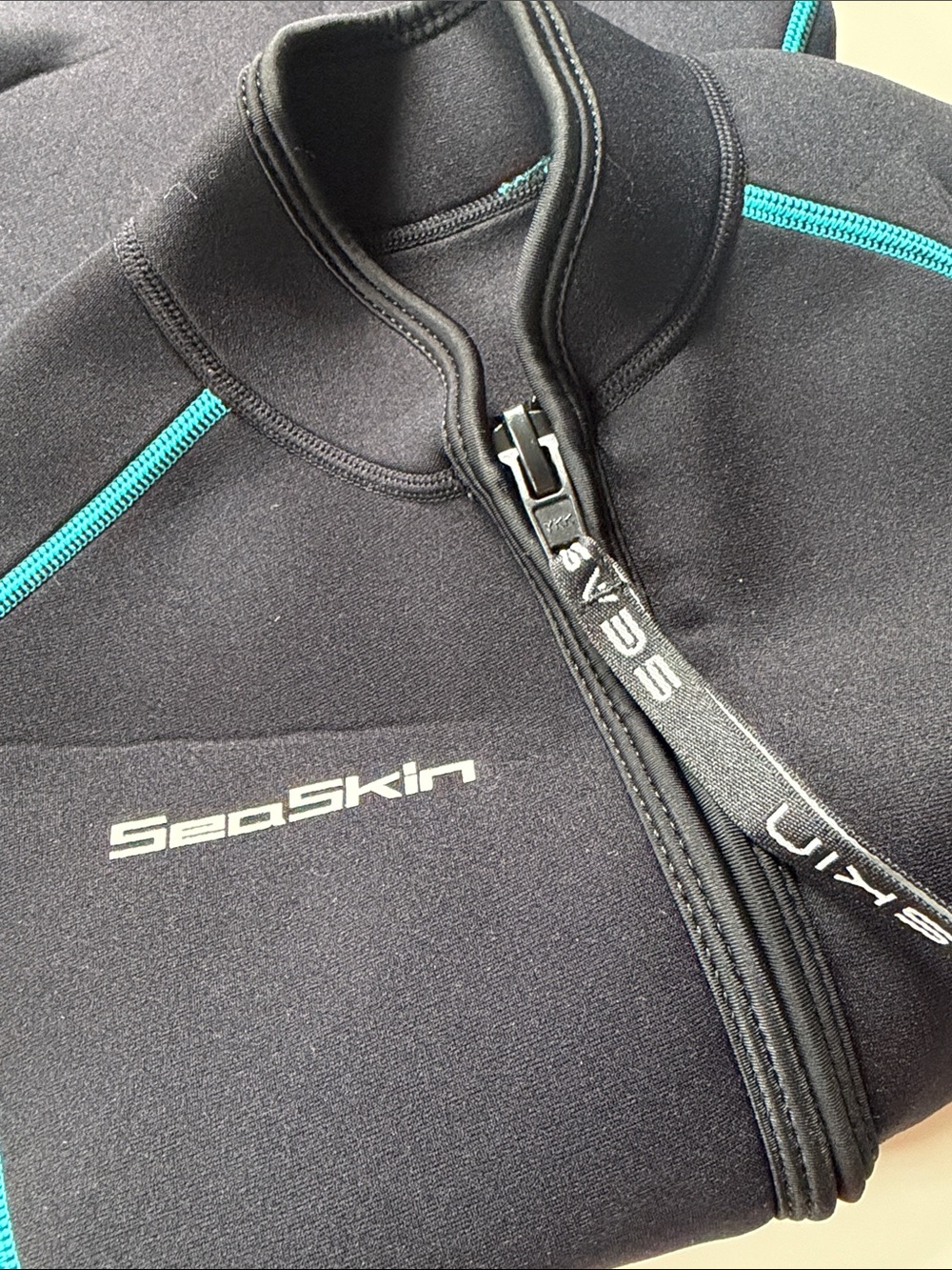 Women’s Short Sleeve Swim Rashguard Suit in Black with Teal Trim - Picture 3 of 4